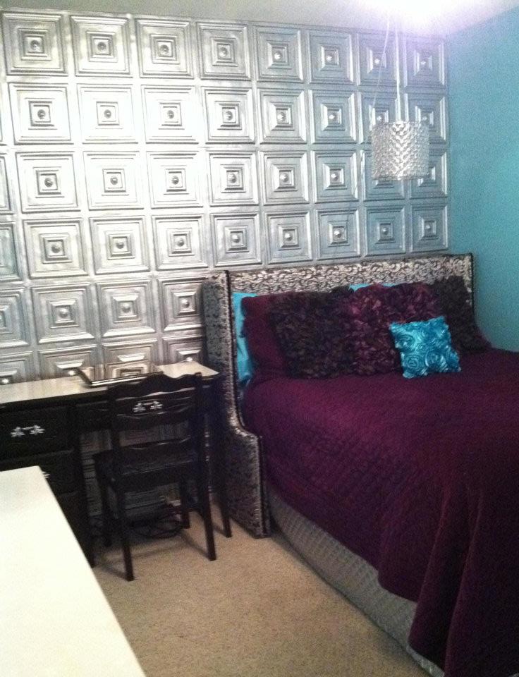 silver-wall-in-a-teenage-girl-room.jpg